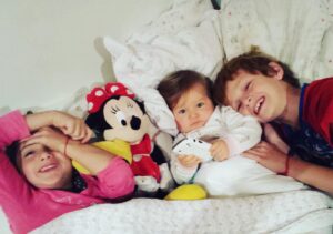 Julián Elfenbein Instagram - Feliz Día del Amor !!!.

@benjaelfenbein 
@sarah.elfenbein 
#rafitobers