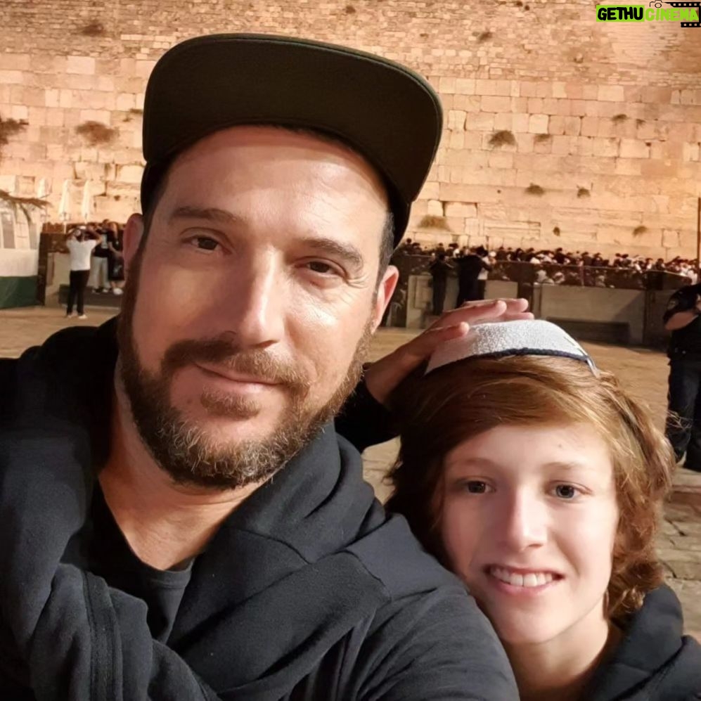 Julián Elfenbein - 7K Likes - 18 1
@benjaelfenbein