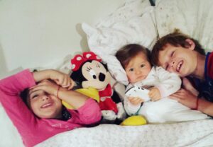 Julián Elfenbein Instagram - Parece q crecen muy rápido o es idea mía......💟💟💟.

Q tengan un bello sábado !!!

@benjaelfenbein 
@sarah.elfenbein 
#rafitobers