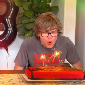 Julian Hilliard Instagram - Happy #Friyay 🎉
Photo dump of some birthday shenanigans. Not sure this world is ready for teen Julian 🤓

#13
