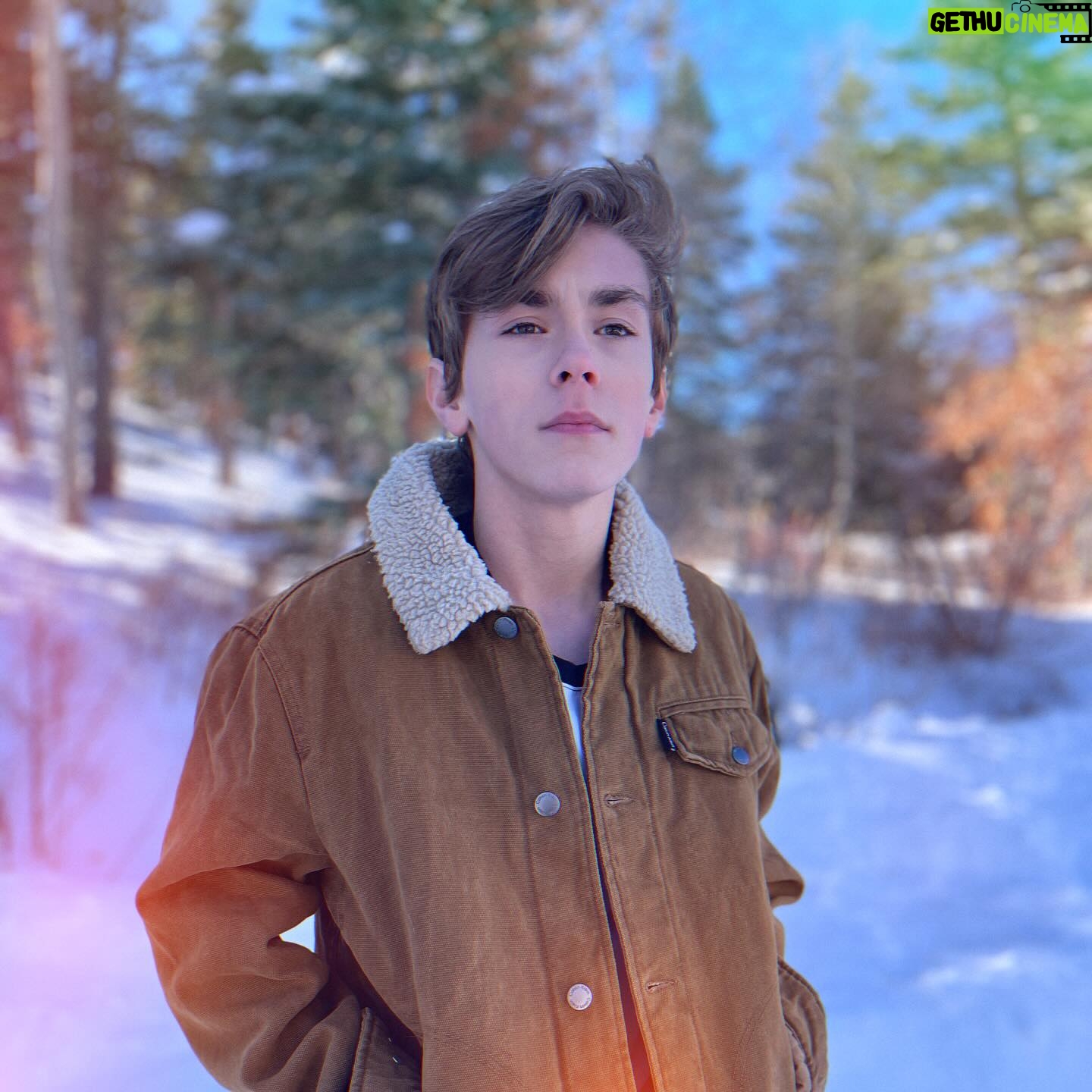 Julian Hilliard - 26.1K Likes - Happy #Friyay 🎉
Stay warm, my friends! ❄️