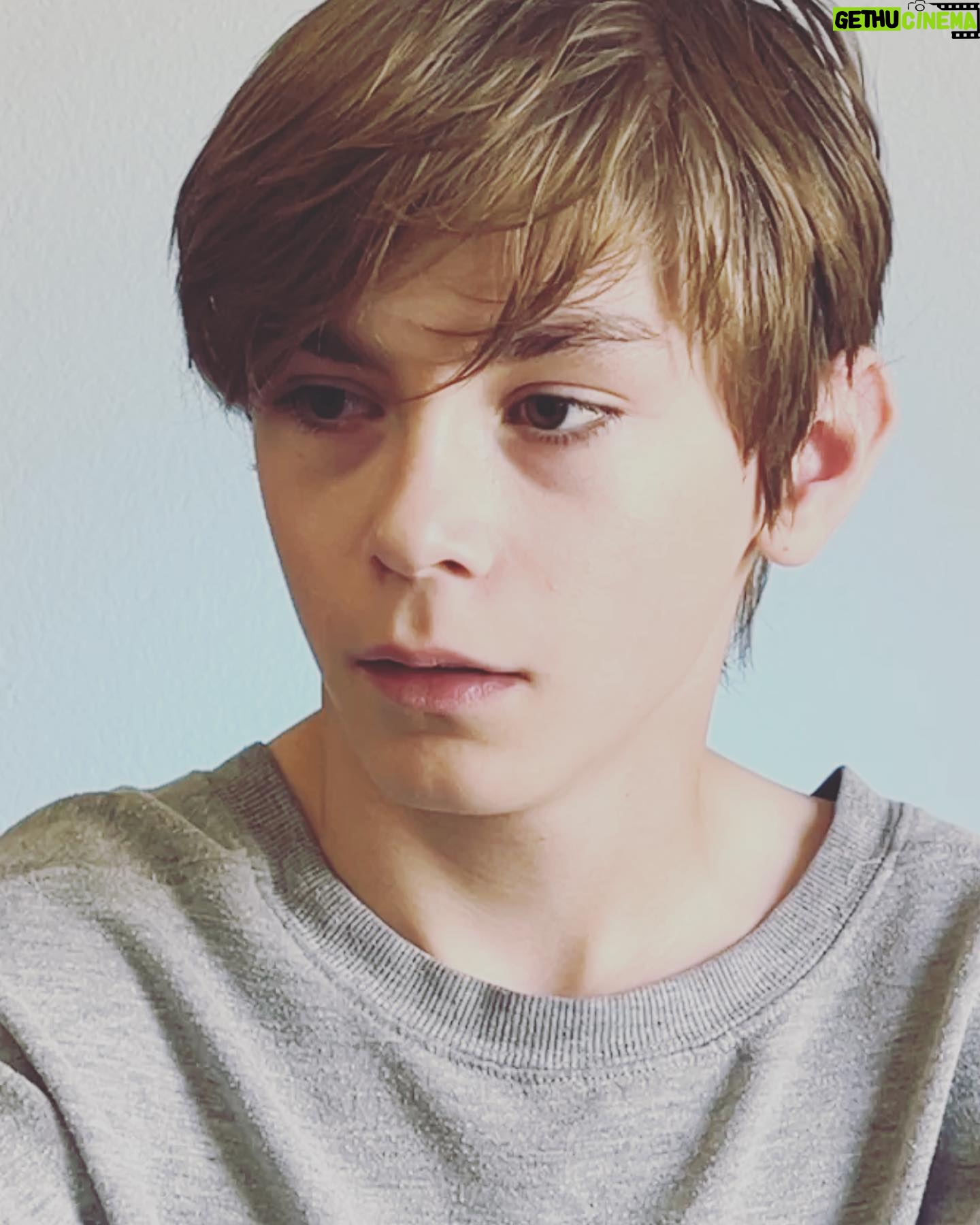 Julian Hilliard - 19K Likes - Happy #friyay 🎉
Practicing my teen angst. Feel old yet 🤓