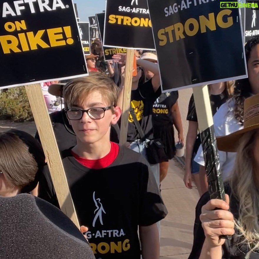 Julian Hilliard - 8.3K Likes - #SAGAFTRAstrong šŖšŖšŖ
#sagaftrastrike #WGAstrong #UnionStrong #StrongerTogether