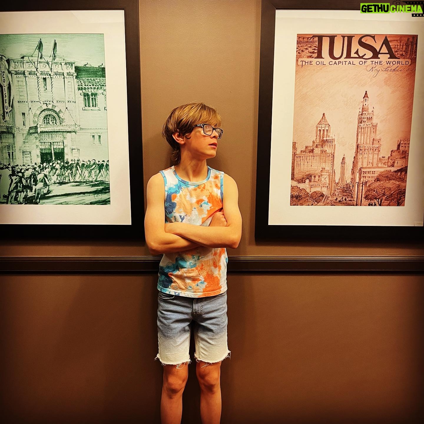 Julian Hilliard - 7.7K Likes - Happy #Friyay š
Made a little pit stop through Oklahoma and now off to Texas to shoot a mooooooovie š®š¤