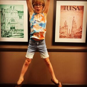 Julian Hilliard Instagram - Happy #Friyay 🎉
Made a little pit stop through Oklahoma and now off to Texas to shoot a mooooooovie 🐮🤠