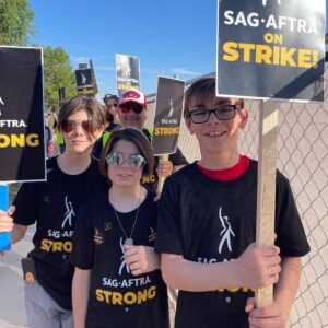 Julian Hilliard Instagram - #SAGAFTRAstrong 💪💪💪

#sagaftrastrike #WGAstrong #UnionStrong #StrongerTogether