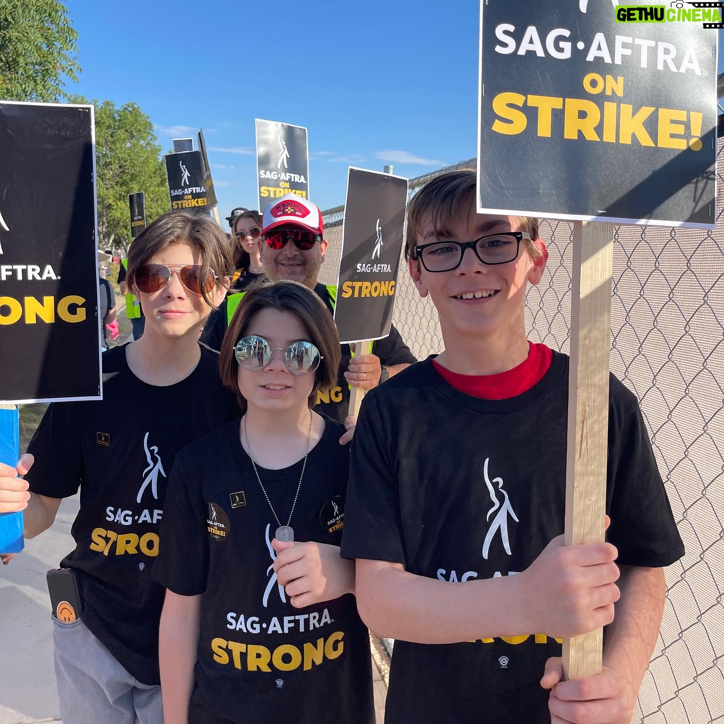 Julian Hilliard - 8.3K Likes - #SAGAFTRAstrong šŖšŖšŖ
#sagaftrastrike #WGAstrong #UnionStrong #StrongerTogether