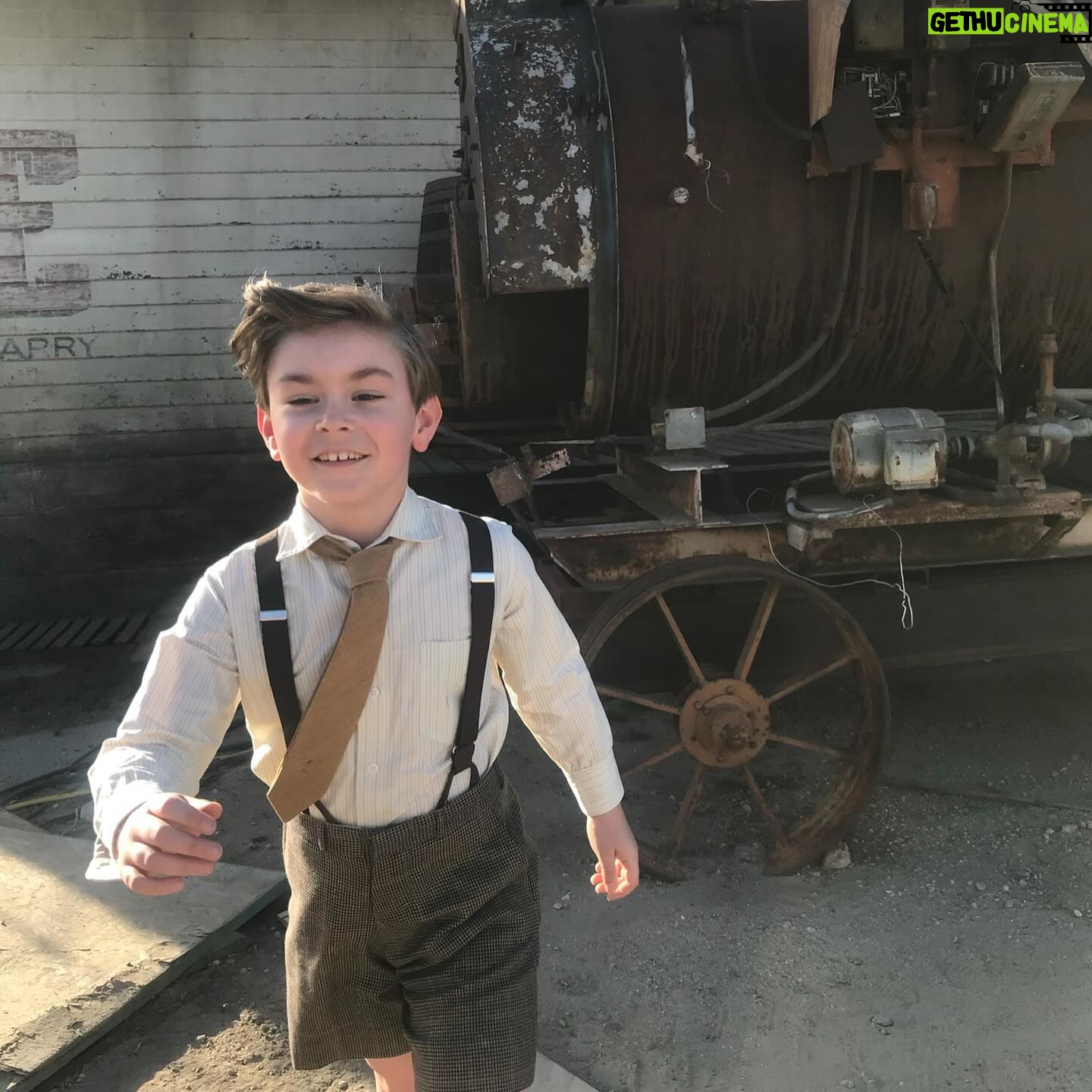 Julian Hilliard - 9.9K Likes - Happy #friyay 🎉
Has it really been 4 yrs since @pennydreadful aired??? Here’s some fun #fbf memories for ya! #pennydreadfulcityofangels
Currently binging #fallout ! It’s SO fun! What show are you hooked on?