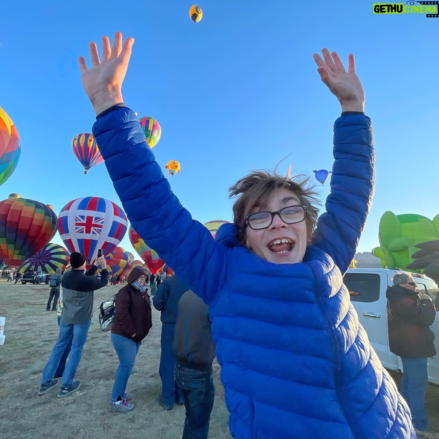 Julian Hilliard - 9.2K Likes - Happy #Friyay the 13th!
Enjoyed seeing the ##balloonfiesta for the first time early this morning! If you ever get a chance, you have to check it out!🎈scroll to the end ⏰