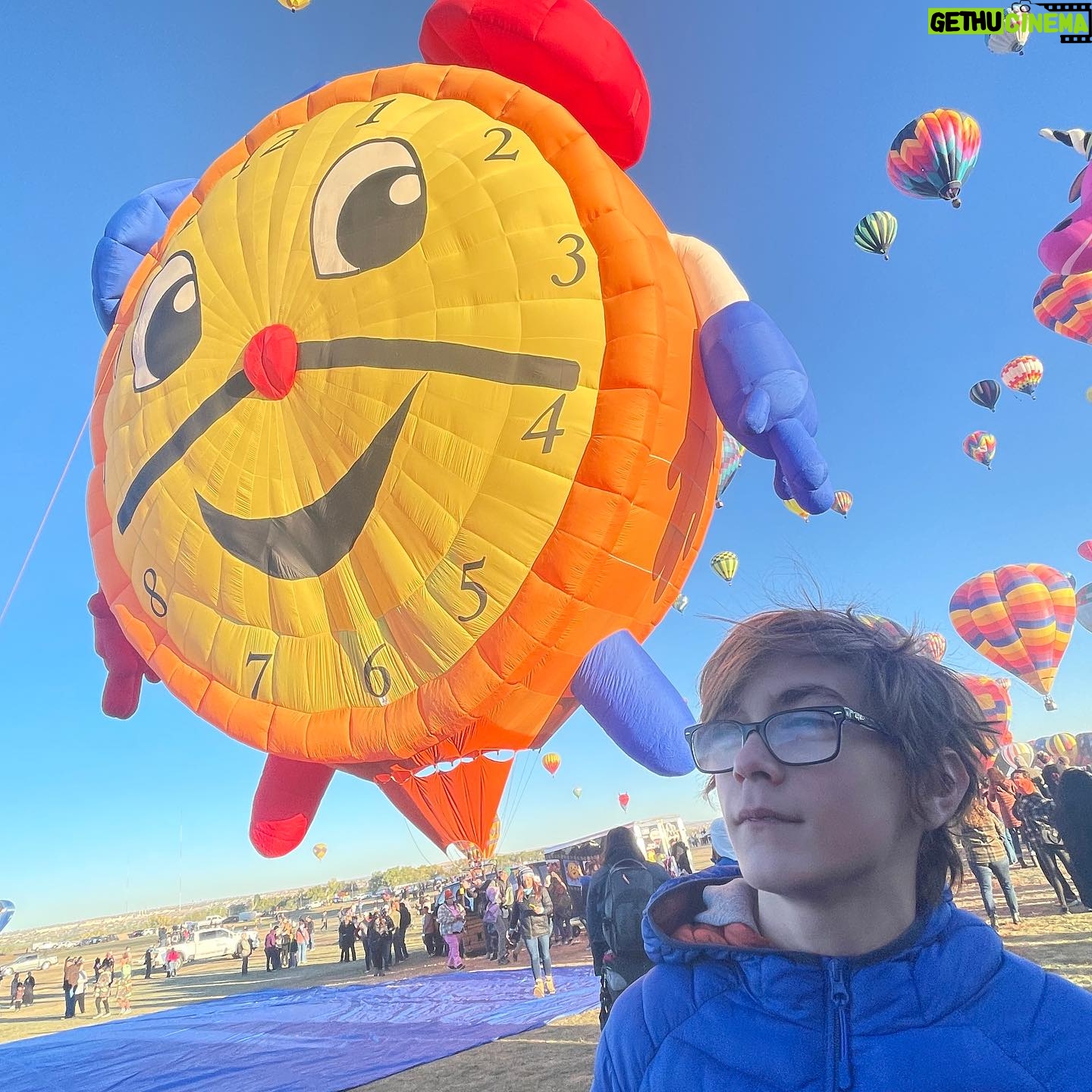 Julian Hilliard - 9.2K Likes - Happy #Friyay the 13th!
Enjoyed seeing the ##balloonfiesta for the first time early this morning! If you ever get a chance, you have to check it out!🎈scroll to the end ⏰