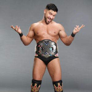 Julian Micevski Instagram - First official photoshoot with the NXT Championship 👑 

Don’t we look great together ?

📸: @andreakellawayphotography