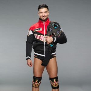 Julian Micevski Instagram - First official photoshoot with the NXT Championship 👑 

Don’t we look great together ?

📸: @andreakellawayphotography