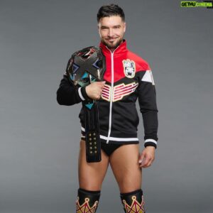 Julian Micevski Instagram - First official photoshoot with the NXT Championship 👑 

Don’t we look great together ?

📸: @andreakellawayphotography