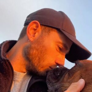 Julian Morris Instagram - 🧡