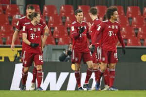 Julian Nagelsmann Instagram - Souveräner Sieg. Glückwunsch an die Mannschaft zu dieser konzentrierten Leistung und Glückwunsch an @_rl9 zum nächsten Rekord und Knacken der 300-Tore-Marke. @fcbayern #MiaSanMia