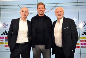 Julian Nagelsmann Instagram - Ich freue mich sehr und bin unfassbar stolz nun Trainer des @dfb_team zu sein. 

Es ist ein riesiges Privileg die Nationalmannschaft bei einer Heim-EM trainieren zu dürfen. 
Bis zum Turnier und dem Eröffnungsspiel in München ist noch ein langer Weg, den wir mit dem zurückgewonnenen Glauben aus dem letzten Spiel gegen Frankreich nun angehen und den Glaube innerhalb der Mannschaft und in Deutschland festigen wollen. Wir wollen die Menschen und die Fußballnation mit unserem Fußball begeistern und mitreißen. 

Gleichzeitig endet mit meinem Amtsantritt beim DFB, nun auch ganz offiziell, das Kapitel
FC Bayern für mich. Ich möchte mich von euch, liebe Bayern-Fans, verabschieden. Es war eine besondere Zeit, für die ich mich bedanken möchte. 

Ich bin heiß auf ein unglaublich großes Abenteuer und freue mich auf und über eure Unterstützung. 

Gehen wir es an… alle zusammen! 🇩🇪💪