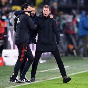 Julian Nagelsmann Instagram - Unglaublich intensives Spiel! In einer über 100 Minuten umkämpften Partie, sind wir froh, dass wir am Ende dank einer starken und geschlossenen Mannschaftsleistung die Tabellenführung ausbauen konnten. #MiaSaMia @fcbayern