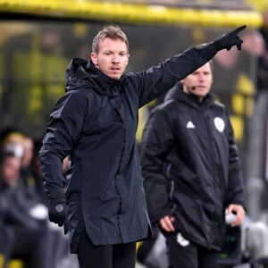 Julian Nagelsmann Instagram - Unglaublich intensives Spiel! In einer über 100 Minuten umkämpften Partie, sind wir froh, dass wir am Ende dank einer starken und geschlossenen Mannschaftsleistung die Tabellenführung ausbauen konnten. #MiaSaMia @fcbayern