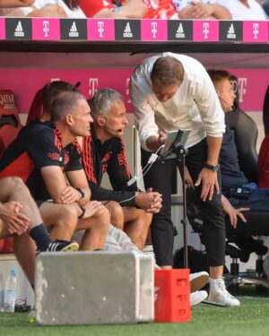 Julian Nagelsmann Instagram - Heimspiele in unserer Arena inklusive 3 Punkten fühlen sich immer ganz besonders an. Danke für eure Unterstützung #MiaSanMia