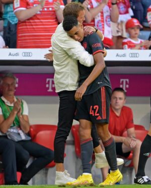 Julian Nagelsmann Instagram - Heimspiele in unserer Arena inklusive 3 Punkten fühlen sich immer ganz besonders an. Danke für eure Unterstützung #MiaSanMia