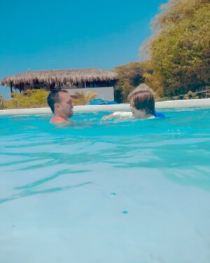 Julián Zucchi Instagram - Los mejores momentos son simples: Playa, con mis hijos (sobretodo verlos crecer y sonreír), un buen mate.

👉🏼 ¿Cuéntame qué cosas disfrutas y valoras de la vida? 

#familia #momentosespeciales