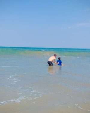 Julián Zucchi Instagram - Los mejores momentos son simples: Playa, con mis hijos (sobretodo verlos crecer y sonreír), un buen mate.

👉🏼 ¿Cuéntame qué cosas disfrutas y valoras de la vida? 

#familia #momentosespeciales