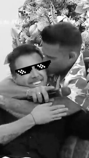 Julián Zucchi Instagram - Cuando eres amigo de tu ex y… ¡te sigues divirtiendo! 🌈 

Si cuando éramos pareja el humor era nuestra terapia, ahora separados, ¡seguimos en la misma onda! 🎉 Las risas y los chistes no entienden de relaciones, solo de buenos momentos. Acostúmbrense a vernos bromeando, porque reír es nuestra forma de sanar en la vida. 🌟 ¡Risas al poder, siempre! 😄 #ViviendoConHumor #ExParejaCool #Expareja o #Ex