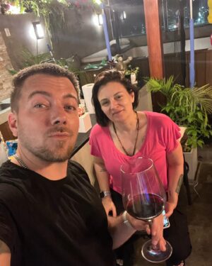 Julián Zucchi Instagram - 🎈Hoy celebramos 3 años de sonrisas, aprendizajes y amor infinito gracias a Maro. A pesar de los caminos distintos que la vida nos ha presentado, @yiddaeslavap y yo nos unimos para celebrar estos momentos invaluables. Quiero agradecer especialmente a la increíble mujer con la que construimos esta familia, y aunque los destinos nos separaron, la felicidad de hoy es prueba de que siempre prevalecerá el amor. Y a mi querida mamá @mlaurazucchi , después de enfrentar y superar un infarto, hoy celebra con nosotros su primer viaje internacional junto a mi hermana @apiicolombo . El universo se alineó para permitirles estar aquí, en el cumpleaños de su nieto y sobrino. A pesar de las distancias y los desafíos, siempre hay razones para ser agradecidos. Mi familia, ya sea la que me vio crecer o la que construí, es el pilar de mi vida. Solo puedo decir, de corazón, gracias. 🙏 #Bendiciones #FamiliaUnida #CelebrandoLaVida”