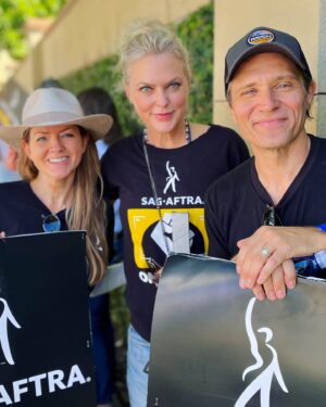 Juliana Dever Instagram - One more time for the studios in the back #Makeafairdeal #sagaftrastrong #sagaftrastrike #payyouractors