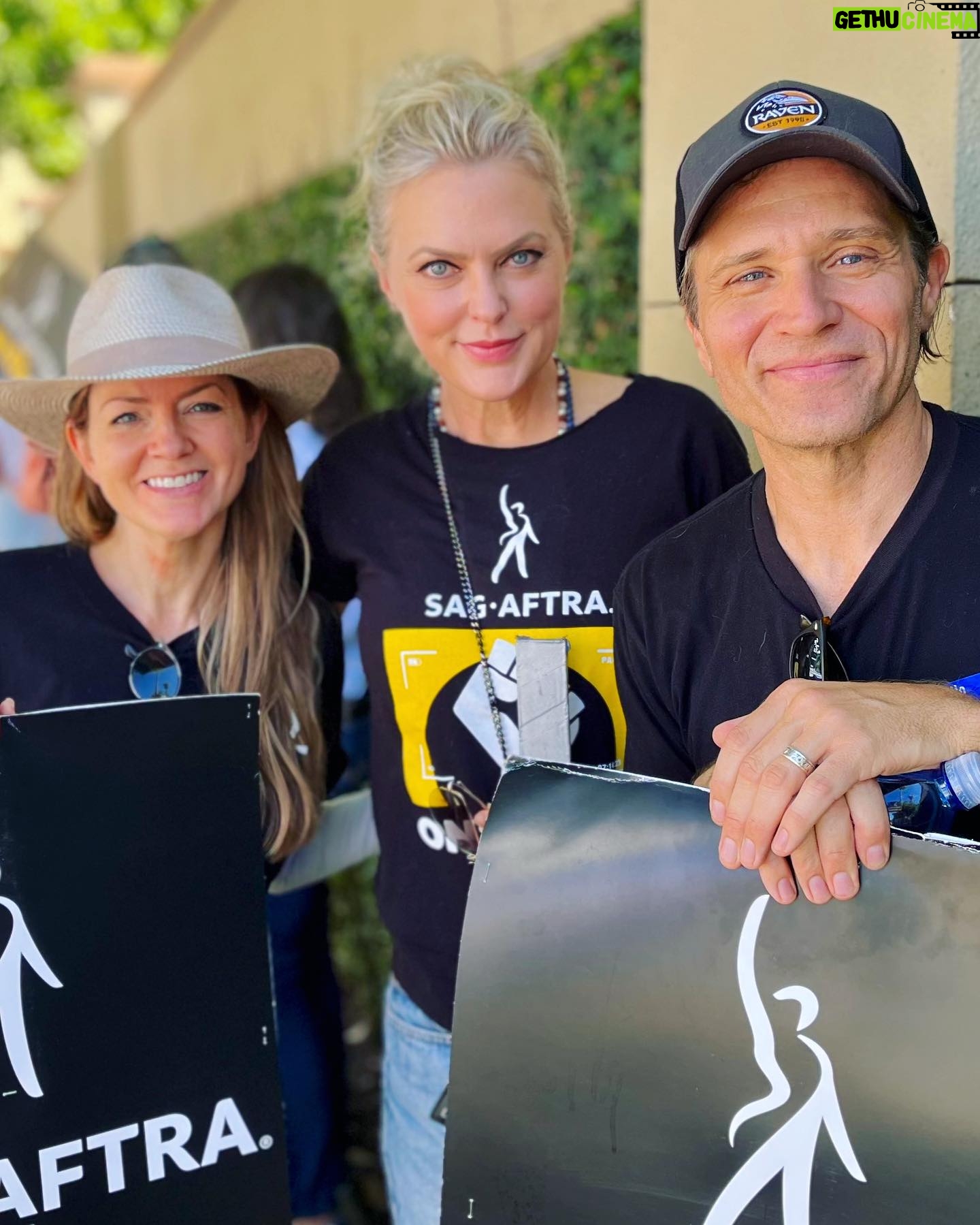 Juliana Dever - 2.6K Likes - One more time for the studios in the back #Makeafairdeal #sagaftrastrong #sagaftrastrike #payyouractors