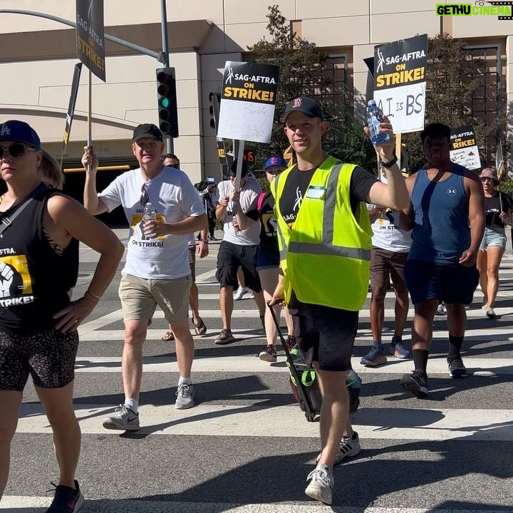 Juliana Dever - 2.6K Likes - One more time for the studios in the back #Makeafairdeal #sagaftrastrong #sagaftrastrike #payyouractors