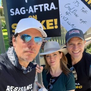 Juliana Dever Instagram - If picketing has one good side effect it’s spending time with friends you don’t always get to see.

And yes, @themichaeltrucco has agreed to fly AI into the sun ☀️ if need be. #cylonsagainstAI #battlestargalactica joke
.
@sagaftra #sagaftrastrong 
#sagaftrastrike 
#power2performers