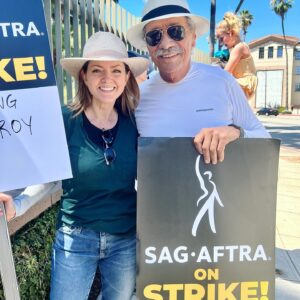 Juliana Dever Instagram - If picketing has one good side effect it’s spending time with friends you don’t always get to see.

And yes, @themichaeltrucco has agreed to fly AI into the sun ☀️ if need be. #cylonsagainstAI #battlestargalactica joke
.
@sagaftra #sagaftrastrong 
#sagaftrastrike 
#power2performers