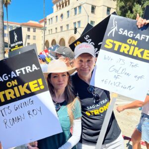 Juliana Dever Instagram - If picketing has one good side effect it’s spending time with friends you don’t always get to see.

And yes, @themichaeltrucco has agreed to fly AI into the sun ☀️ if need be. #cylonsagainstAI #battlestargalactica joke
.
@sagaftra #sagaftrastrong 
#sagaftrastrike 
#power2performers
