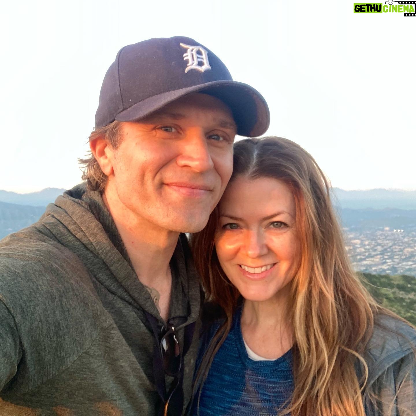 Juliana Dever - 2.6K Likes - Two hikes in less than a week…who are we?
Big thanks to Geoffrey for sharing his favorite trail to the top of the crest with us 🥰
It’s nice to remember how beautiful your own city can be.