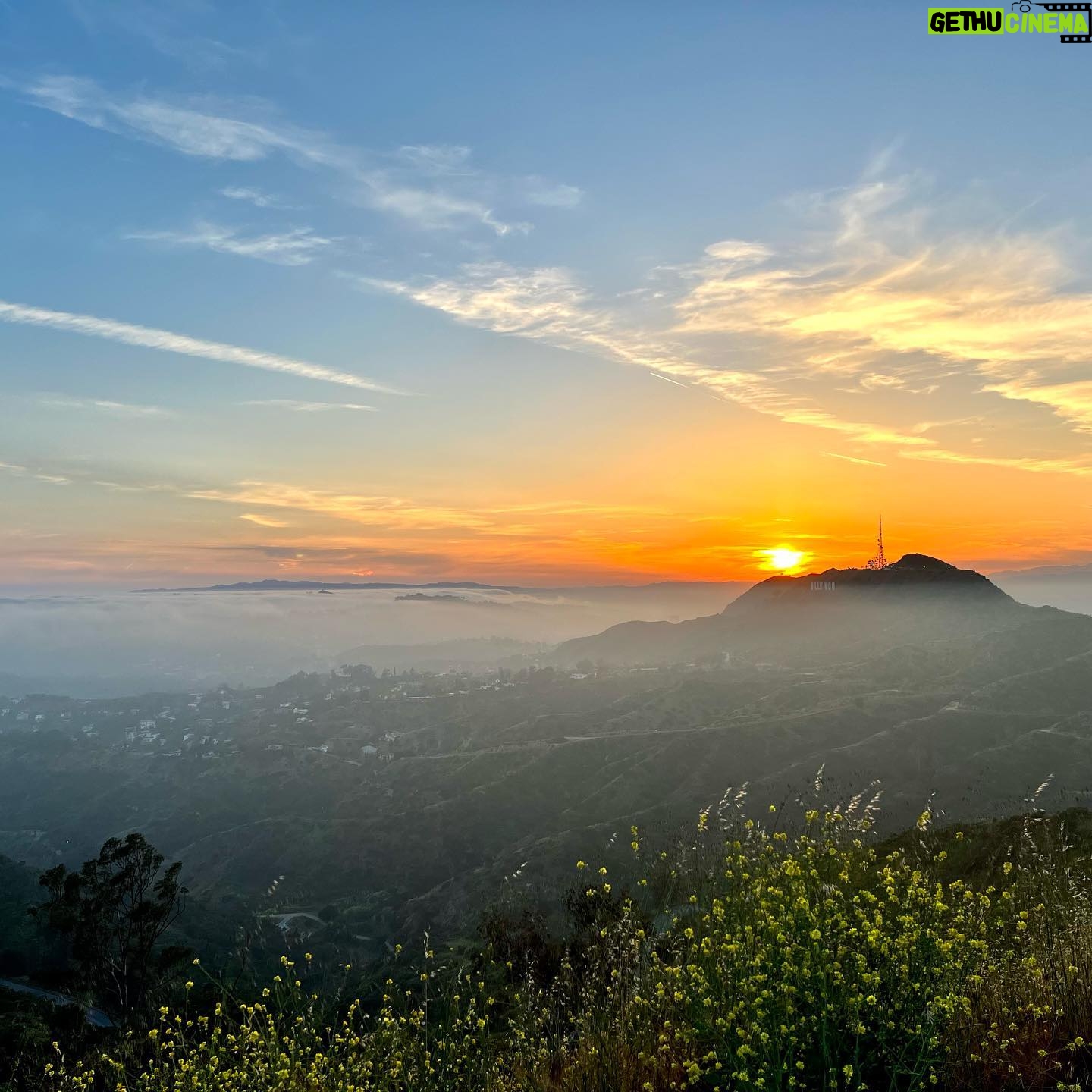 Juliana Dever - 2.6K Likes - Two hikes in less than a week…who are we?
Big thanks to Geoffrey for sharing his favorite trail to the top of the crest with us 🥰
It’s nice to remember how beautiful your own city can be.