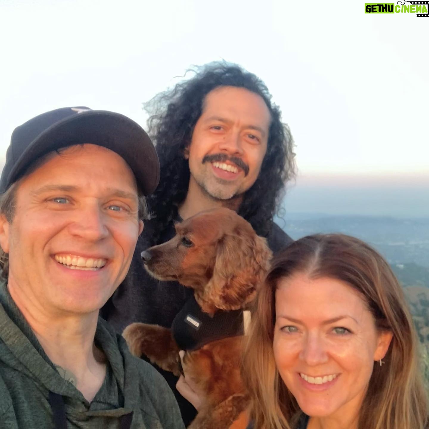 Juliana Dever - 2.6K Likes - Two hikes in less than a week…who are we?
Big thanks to Geoffrey for sharing his favorite trail to the top of the crest with us 🥰
It’s nice to remember how beautiful your own city can be.