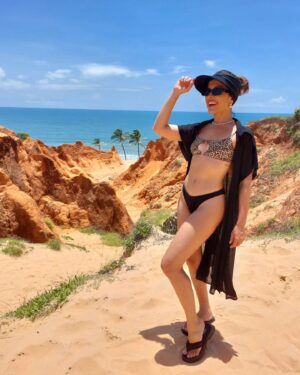 Juliana Vasconcelos Póvoas Instagram - O sol na pele é surreal, baby ☀️
