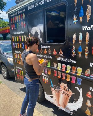 Juliana Velasquez Instagram - Graças ao voo atrasado, conseguimos conhecer melhor a cidade da Casa Branca! #washington