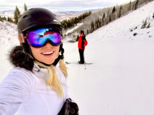 Julianne Arrieta Instagram - Ski days in our favorite town @visitparkcity ♥️🎥