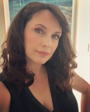 Julie Ann Emery Instagram - Did stuff to my hair today for a thing. Felt like an accomplishment. Happy June y’all! 🧡