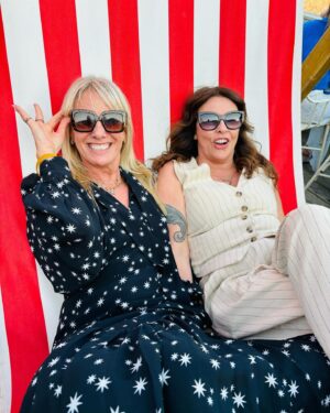 Julie Graham Instagram - So FABULOUS to see my wing woman @glamzin deckin about 😎 love you 🩷 #tom&petersweddingpartybrighton