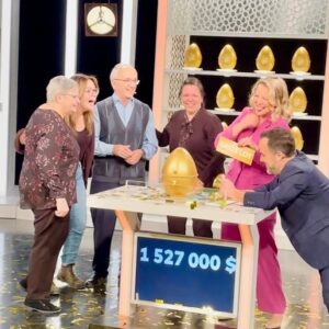 Julie Houle Instagram - C’était tout simplement FOU! Un gros lot historique! 1 525 000$, du jamais vu en 31 ans à La Poule aux œufs d’Or! Félicitations à Jacques Sénécal de Terrebonne 🐓💛🥚(swipe pour voir @sebbenoit72 faire la split et me voir me briser le bas du dos sur les photos captées par @huppera !) 🤣