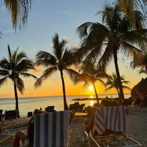 Julie Houle Instagram - Curaçao j’ai tout aimé de toi! 🇨🇼 

☀️🏖️🌊🦀 🤿 🪸🐠🐡🐙🚗🐢🌅

Tes paysages, tes eaux transparentes, nos plongées en apnée, tes coraux, tes poissons, nos parfaites petites rides de Jeep improvisées, les amis, la bouffe, on a même nagé avec les tortues! …et par dessus tout, j’ai dit oui! 💍 @bernardgrenon je suis extrêmement touchée que tu veuilles faire de moi ton épouse! 

♥️Je t’aime plus que tout! (PS.: les enfants font demander …quand est-ce qu’on se marie?…😅🤣) 👰🏼‍♀️🤵🏼