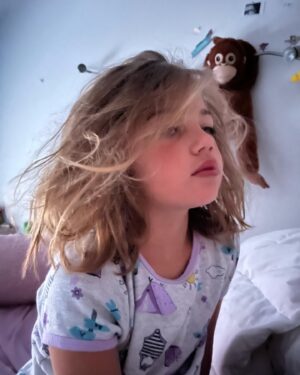 Julie Houle Instagram - Se réveiller pis être belle de même 😍 #004