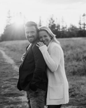 Julie Houle Instagram - Mon Valentin à tous les jours, mon fiancé, my only one, mes plus beaux rires et fous rire, mon « partner » de tout-e. @bernardgrenon ♥️🫶🏼