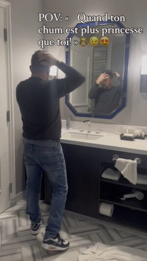 Julie Houle Instagram - POV: « Quand ton chum est plus princesse que toi! »👸🏼😉😍 …et que tu considères votre relation parfaite à cause de la finale 🙋🏼‍♀️😂👌🏼💦