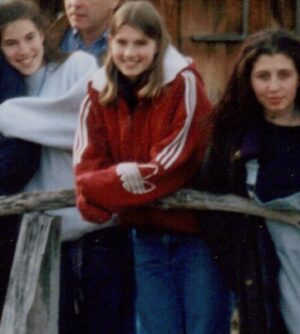 Julie McNiven Instagram - Happy birthday to my BFF @kategagnonosborn ...no matter what (atrocities) I wore, you always stood by my side.  I love you! ❤️😘