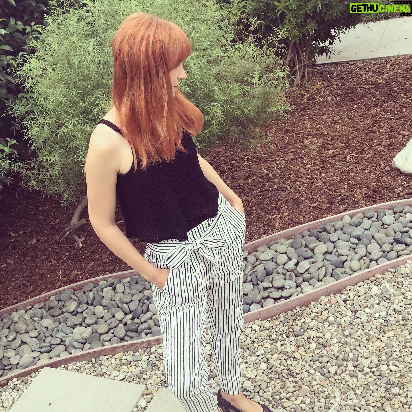 Julie McNiven - 1.6K Likes - Comfy, casual, high waist #nowgenxkohls pants! Even threw on a wee kitten heel! 🐱 ❤️❤️❤️
.
Link in stories
@kohls @nowandgen
.
📸 by Tasman