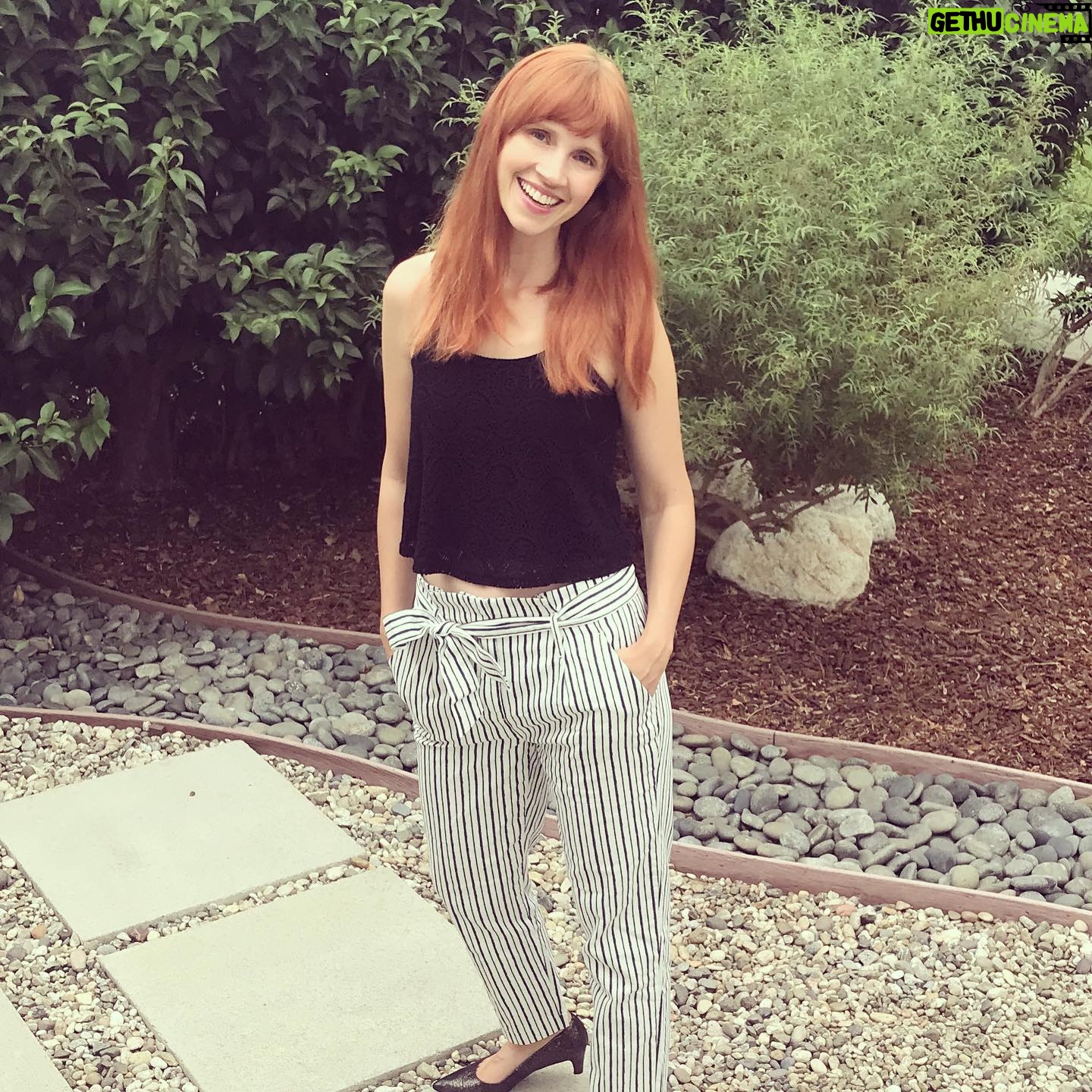 Julie McNiven - 1.6K Likes - Comfy, casual, high waist #nowgenxkohls pants! Even threw on a wee kitten heel! 🐱 ❤️❤️❤️
.
Link in stories
@kohls @nowandgen
.
📸 by Tasman